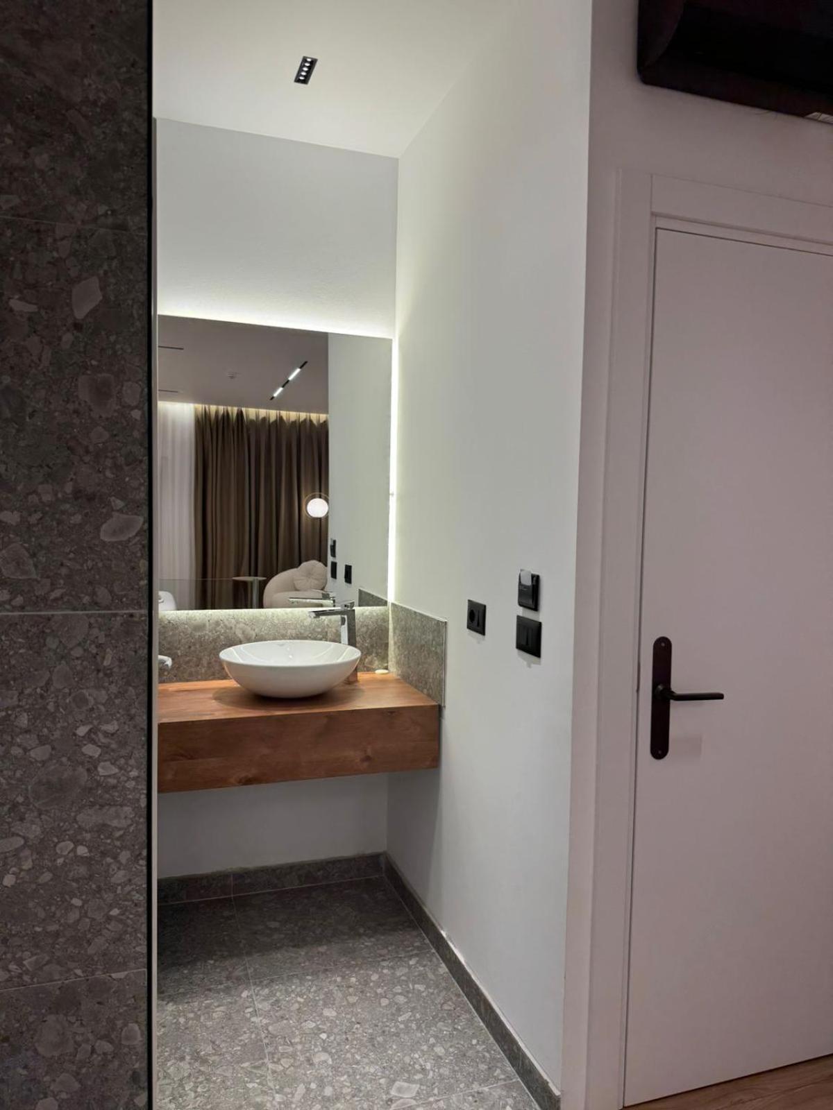 Hotel Jurgen Lezhe Luaran gambar